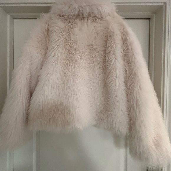 Abercrombie & Fitch Short Faux Fur Coat Medium - Picture 2 of 4